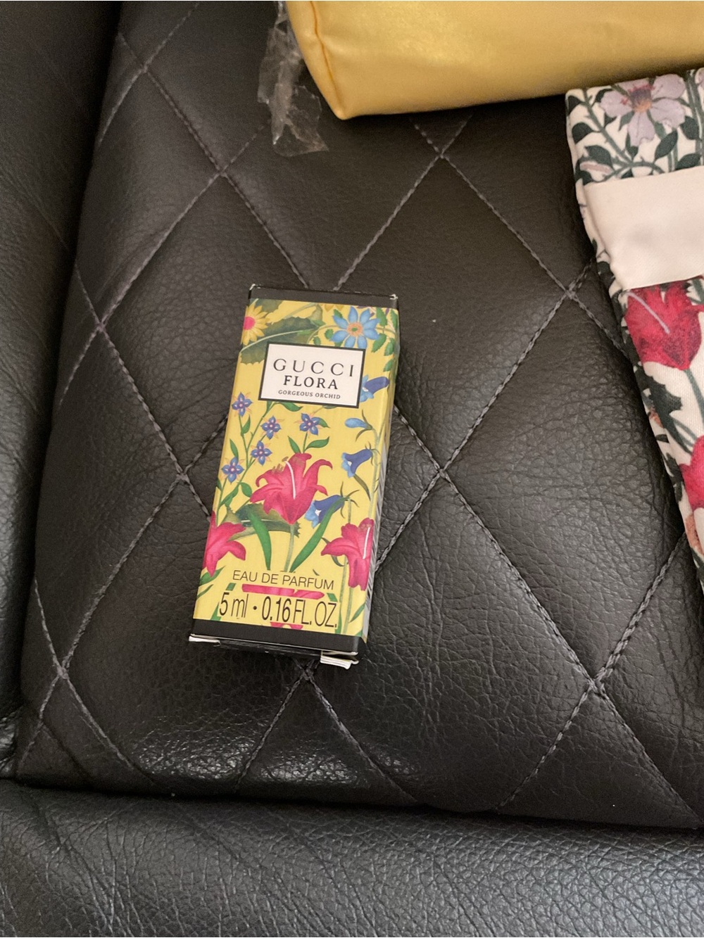 Gucci Yellow Cosmetic Pouch with Pink Heart Compact and Floral Accessories - Picture 3 of 5